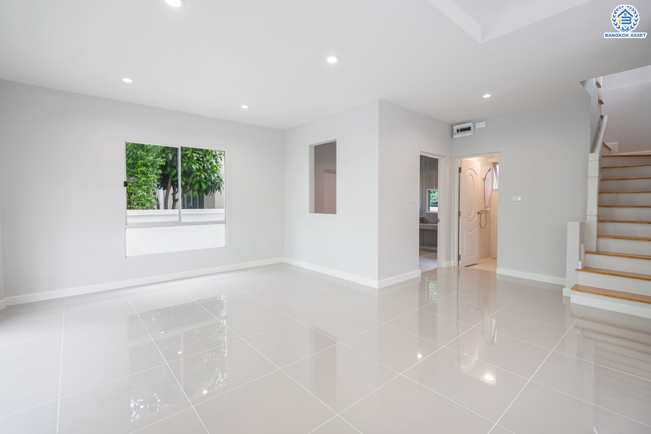 บ้านมือสองตกแต่งใหม่ แบรนด์ L&H ม.พฤกษ์ลดา ติวานนท์-ราชพฤกษ์ เนื้อที่ 52.6 ตร.ว. ฟังก์ชัน 3 ห้องนอน 2 ห้องน้ำ จอดรถได้ 2 คัน บนทำเลติดใหญ่ ถนน 345 ต่อเนื่อง ถ.ราชพฤกษ์ เชื่อมต่อหลายเส้นทาง ใกล้ทางด่วน "ศรีสมาน"